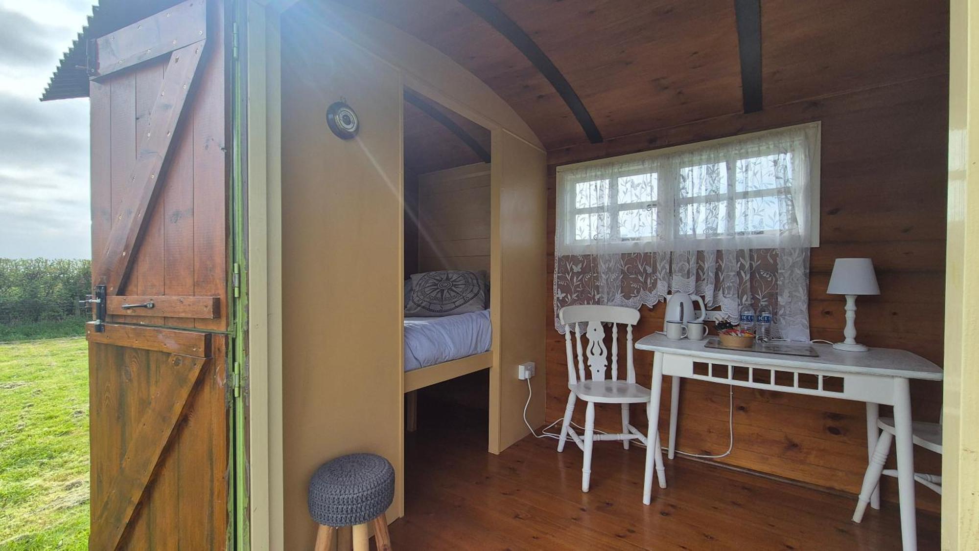 Coast Path Camping Saint Ishmaels  Extérieur photo